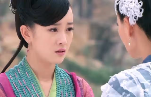 迫於壓力整容,清冷美人面目全非,35歲回頭演女配,臉上毫無表情