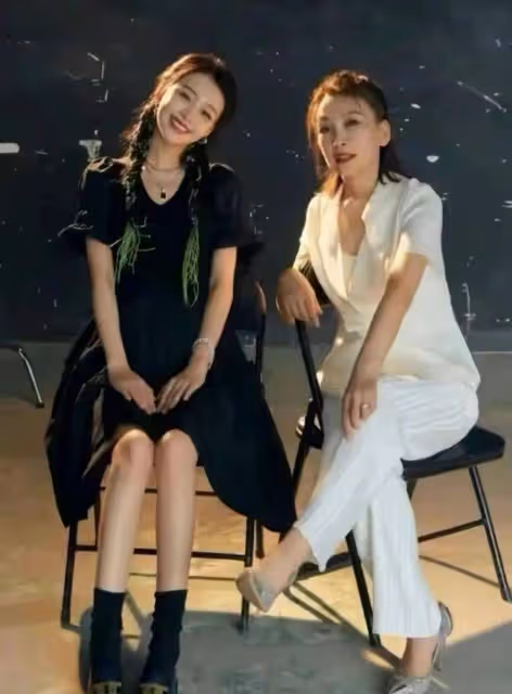孫怡媽媽也太美了,撞臉李冰冰身材更精緻,年近6旬看著卻像30歲