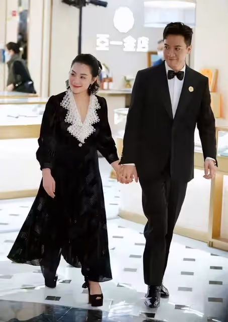 劉璇丈夫胖得太油膩!她發福後像闊太,踩20cm高跟仍比丈夫矮一頭