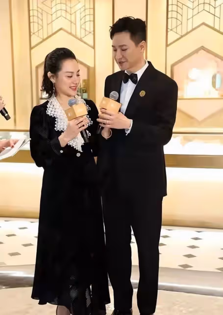 劉璇丈夫胖得太油膩!她發福後像闊太,踩20cm高跟仍比丈夫矮一頭