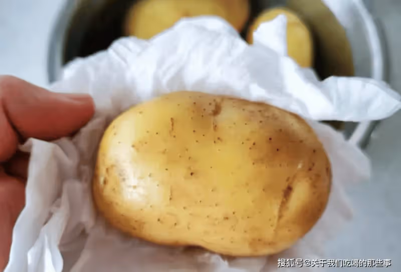 今天才知道,保存土豆這麼簡單,放一年不發芽不腐爛,不學可惜了