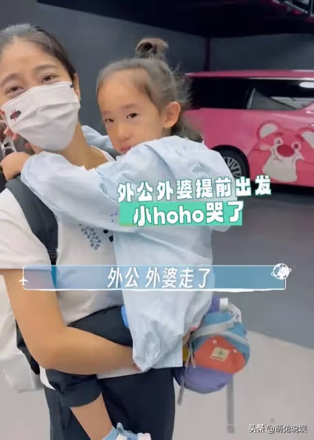 應采兒攜孩子三亞旅遊,倆兒子玩的好開心,小兒子留長發似女孩子