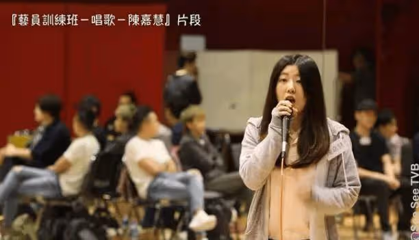 TVB清純女星泰國慶生,被猩猩玩到好尷尬!3月份才生下女兒