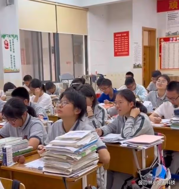 太感動了!老師偷偷把聽力內容換成《起風了》,學生笑著笑著就哭了