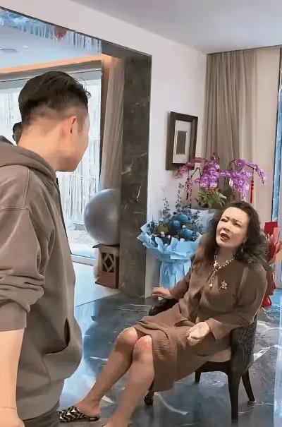 張蘭腿傷未愈,又得白癜風,大S的身體更堪憂!汪小菲的大坎最耐人尋味