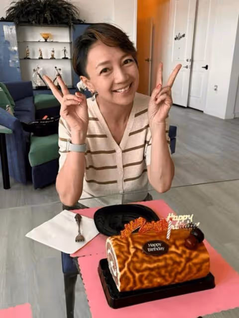 曾演《封神榜》!54歲港星大曬近照不懼變老!女兒顏值超媽咪