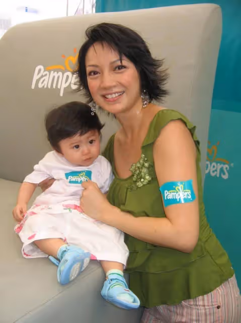 曾演《封神榜》!54歲港星大曬近照不懼變老!女兒顏值超媽咪