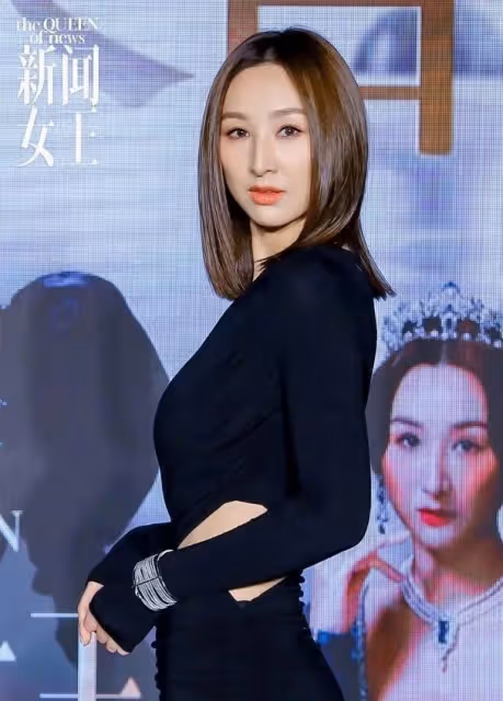 TVB花旦開直播被逼婚,霸氣回懟網友登上熱搜,入行16年僅一段五年情
