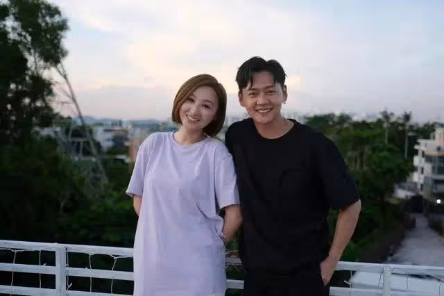 TVB花旦開直播被逼婚,霸氣回懟網友登上熱搜,入行16年僅一段五年情