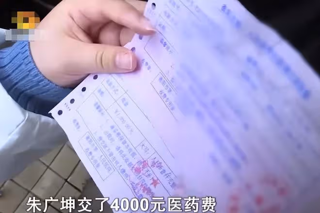 回顧:父母為省彩禮錢,逼兒子入贅斷絕關係,晚年病重找兒子要錢