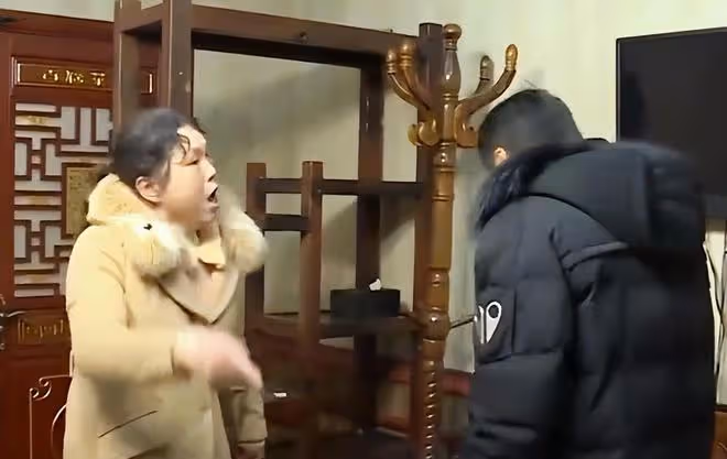 回顧:父母為省彩禮錢,逼兒子入贅斷絕關係,晚年病重找兒子要錢