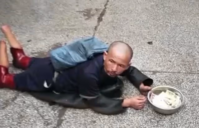 16年廣州男子買菜時,偶遇雙腳被截斷的乞丐,竟是失蹤12年的同學