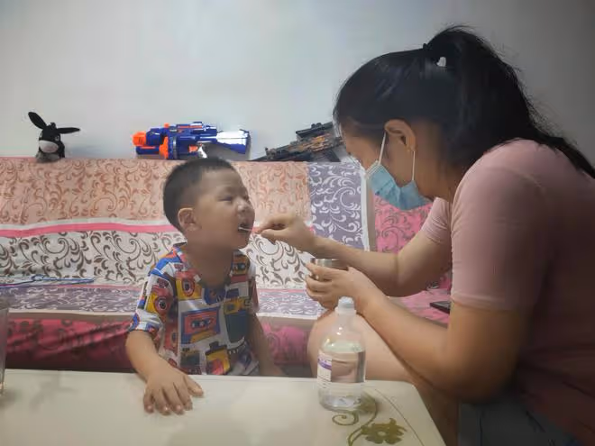 漂亮姑娘苦等兩年嫁退伍男友,生下兒子美好生活剛開始厄運卻降臨