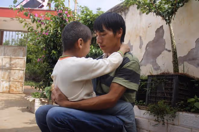 夫妻帶重症兒子遠赴北京治病,男子一個決定卻讓家散了:誰也不怨
