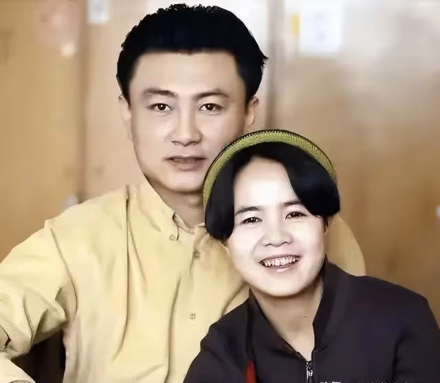 金龜子陪女兒出差，王寧留北京帶外孫，被女兒親切喊「小寧頭」