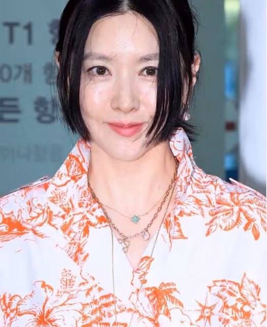 李英愛現身法國LV活動,化身冰美人艷壓全場,身材完勝同齡人