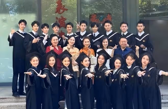 孫儷妹妹北電畢業照,和夏夢 焉栩嘉一同進入娛樂圈發展