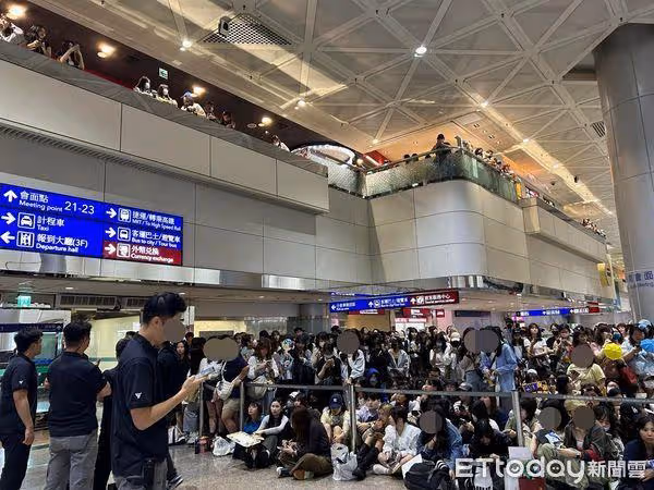 直擊/邊佑錫魅力發威!桃機「千人滿出來」 20人力+6航警坐鎮