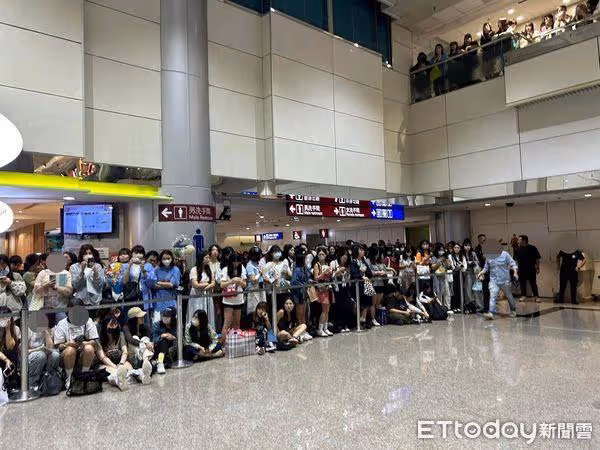 直擊/邊佑錫魅力發威!桃機「千人滿出來」 20人力+6航警坐鎮