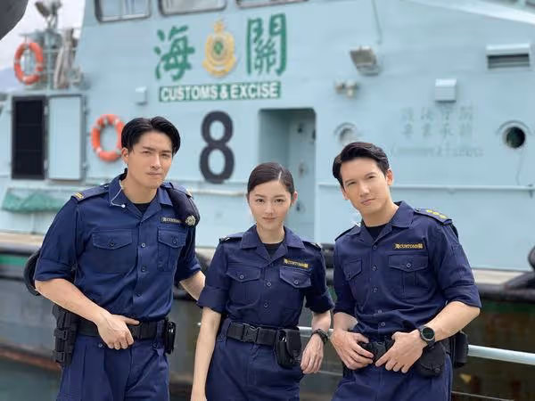 張學友暌違8年重返大銀幕！　帥穿制服「登上真的巡邏船」