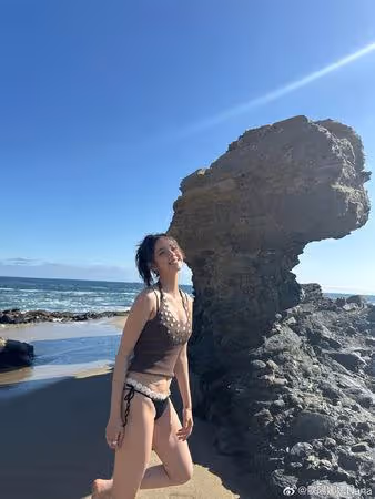 歐陽娜娜一畢業解放變「歐陽辣辣」 罕曬泳裝照露出雪白長腿!