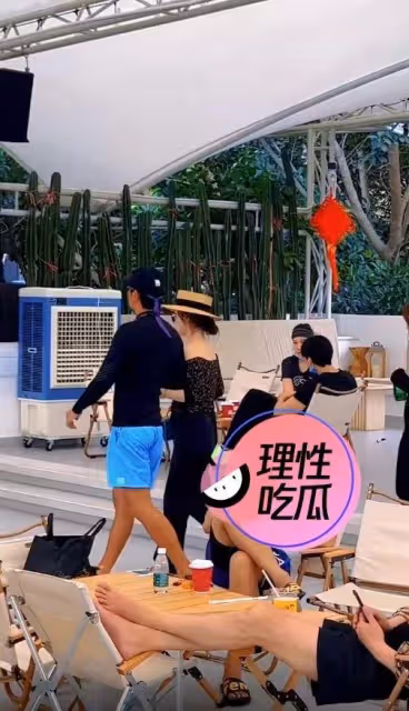 霍思燕減下肥好驚艷!一身法式打扮人群中白到反光,杜江瞬間掉價