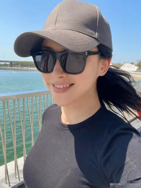 朱珠有勇氣!無懼形象在街頭健身,頭髮凌亂大象腿好真實