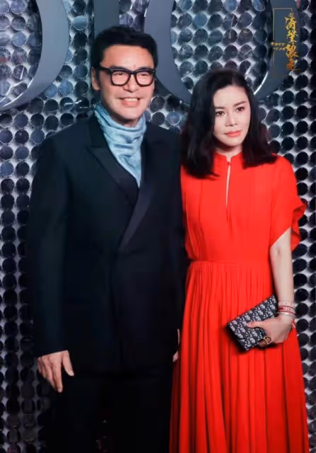 章小蕙基因太強大!女兒同框繼母倆妹妹贏面太大,不著粉黛都出挑