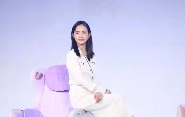 林依晨產後撈金,髮際線後移嚴重老太快,蘋果肌下垂一臉苦相