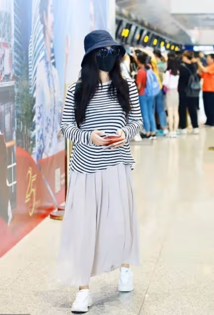 柳岩最新造型,回歸良家婦女打扮好保守,賢惠氣質像變了個人