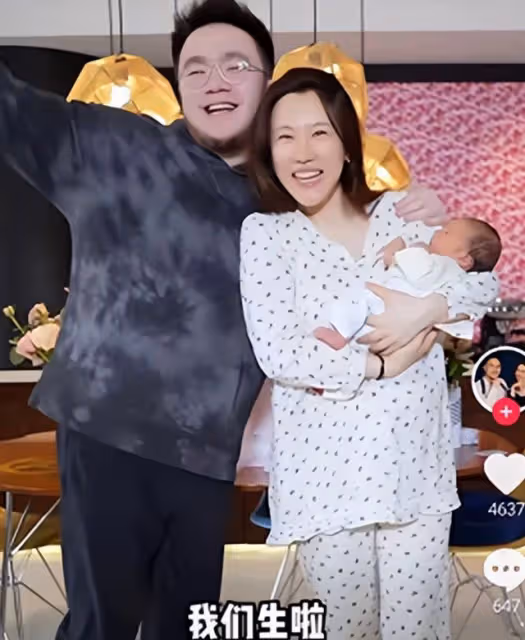 巴圖首次曬全家福,長子正臉曝光太像宋丹丹,大7歲老婆臉色蠟黃