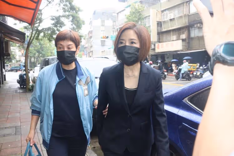 寬姐母喪｜于美人到場關心好友　陪伴邱瓈寬：她很堅強