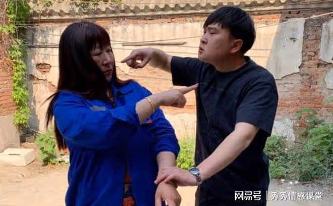 太狠,90年我考上大學,跑未婚妻家裡退親,被母親用藤條一路追打