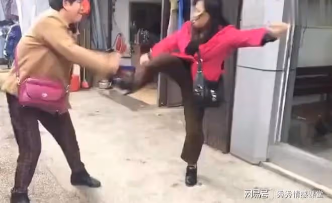 太狠,90年我考上大學,跑未婚妻家裡退親,被母親用藤條一路追打