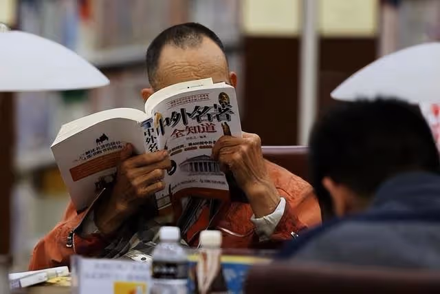13年河南79歲老人骨折,手術後離奇去世,家屬打開骨灰盒發現真相