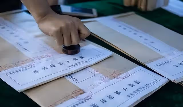 21年前四川學霸偷竊高考試卷,背熟後參加考試,看到考題卻傻眼了