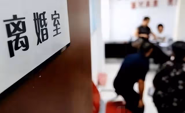 2013:浙江富婆戀上有婦之夫,被騙一億後自殺沒死,卻被判了死刑