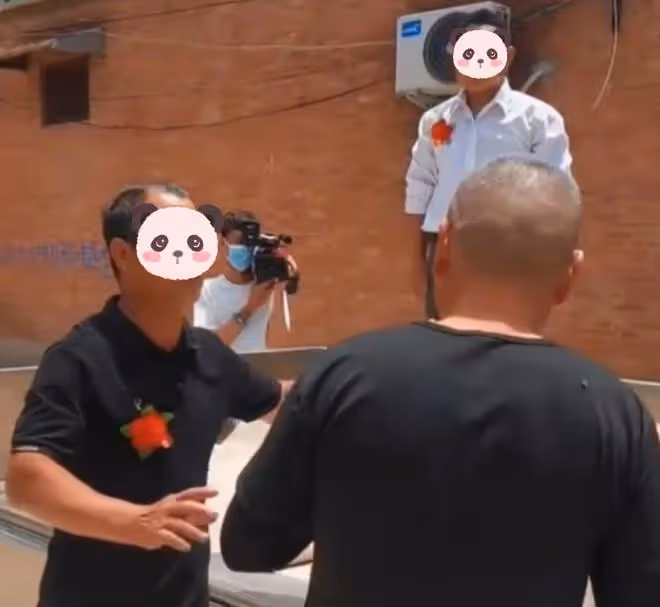 新郎去接親只帶了四箱方便麵,引女方父母不滿:這是瞧不起誰呢
