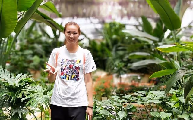 2014年農村窮小伙娶1米97女籃巨人,婚前告訴爸媽:床要超大的