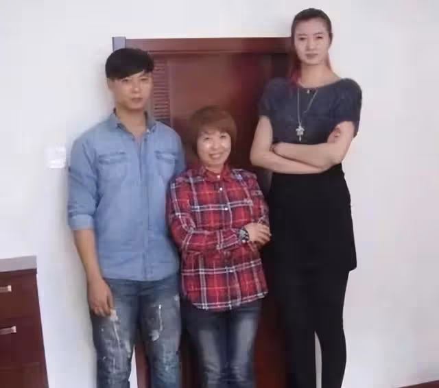 2014年農村窮小伙娶1米97女籃巨人,婚前告訴爸媽:床要超大的