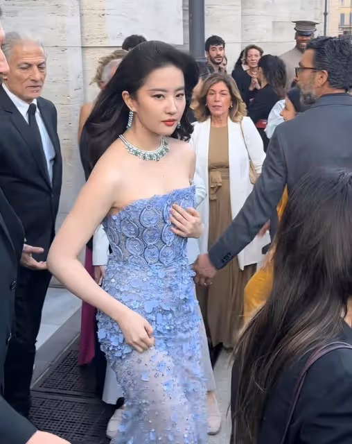 女演員長相很重要,劉亦菲一出場,才明白什麼是人間尤物