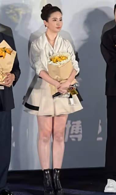 女演員長相很重要,劉亦菲一出場,才明白什麼是人間尤物