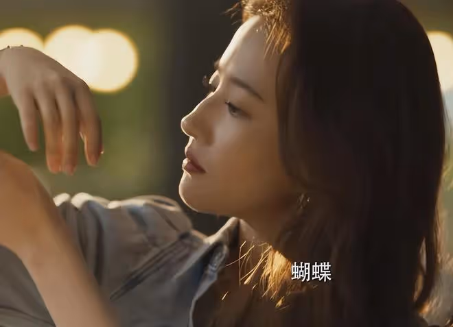 劉亦菲彭冠英吻戲上熱搜！扶頸吻太欲，觀眾：吻戲該有的臉紅心跳