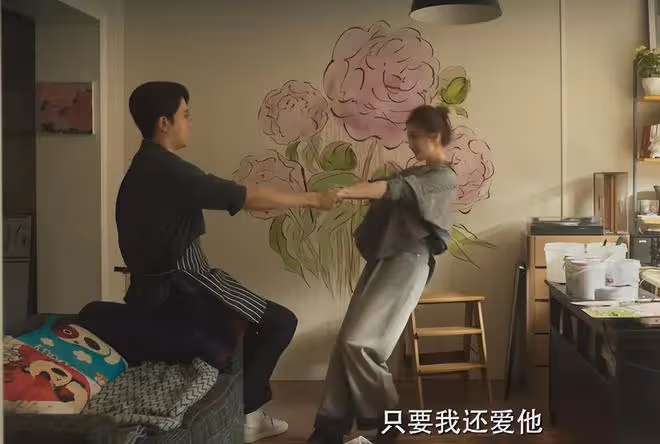 劉亦菲彭冠英吻戲上熱搜!扶頸吻太欲,觀眾:吻戲該有的臉紅心跳