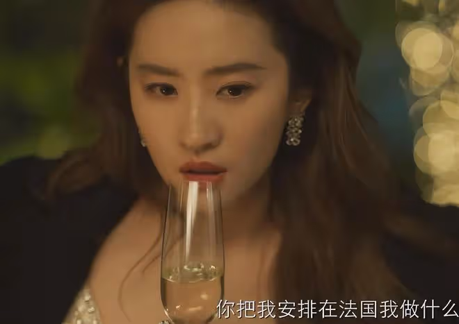 劉亦菲彭冠英吻戲上熱搜！扶頸吻太欲，觀眾：吻戲該有的臉紅心跳