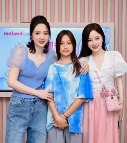 看了11歲甜馨和14歲王詩齡的近照,才明白李小璐和李湘的區別