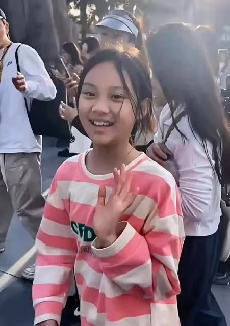 看了11歲甜馨和14歲王詩齡的近照,才明白李小璐和李湘的區別