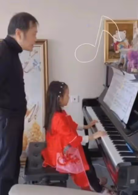 看了11歲甜馨和14歲王詩齡的近照,才明白李小璐和李湘的區別