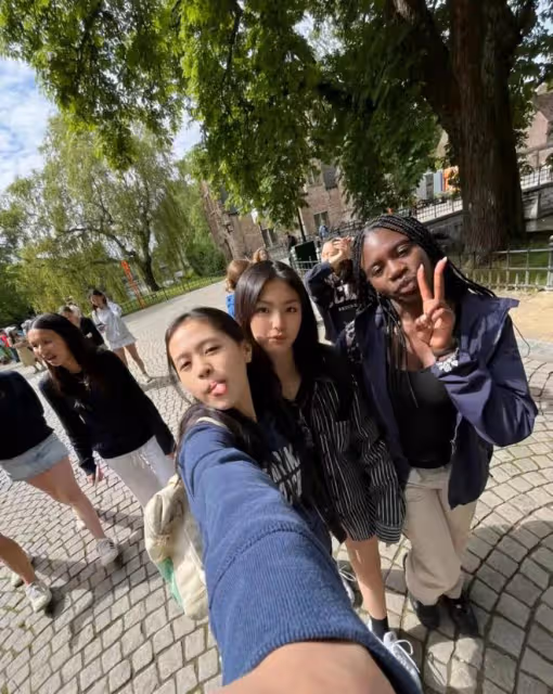 看了11歲甜馨和14歲王詩齡的近照,才明白李小璐和李湘的區別