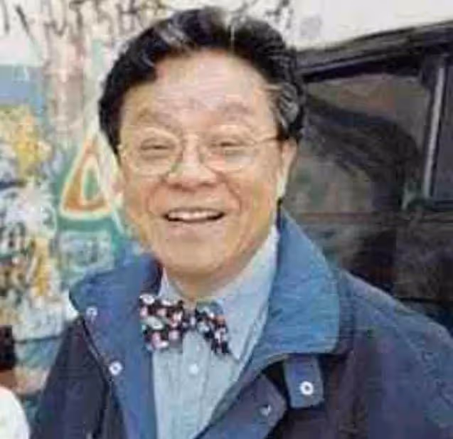 2006年董驃去世,葬禮上成龍曾志偉扶靈,四妻七子為何能相處融洽